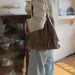 Fringed Bucket Shoulder
