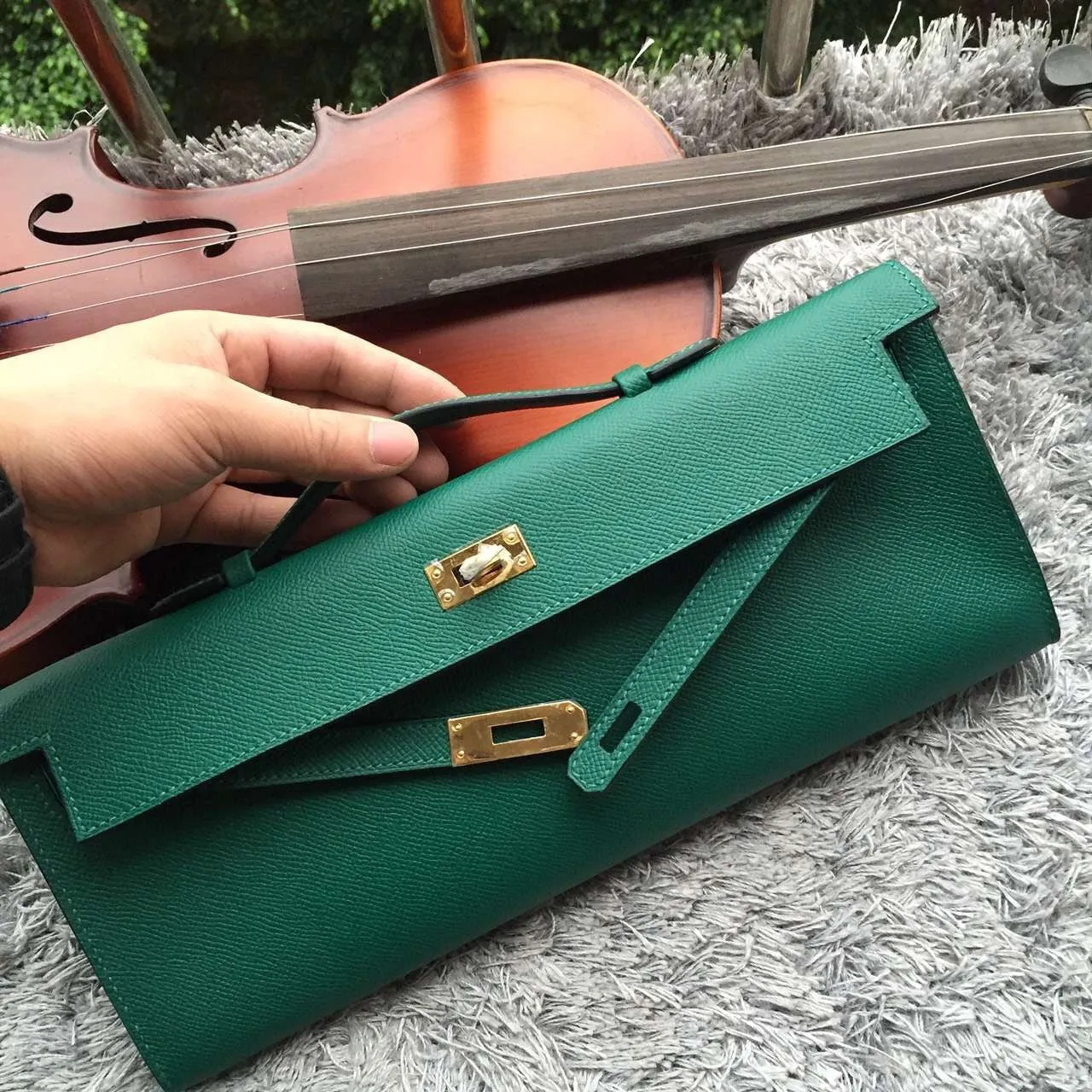 Handcrafted Cut Christmas clearance Clutch Kelly Hurry, limited slots Green Hermes