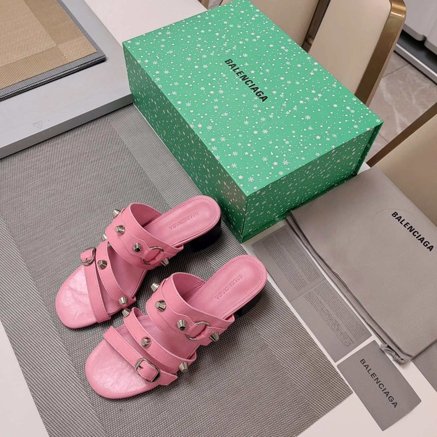 SANDALS IN SHEEPSKIN Balanciaga WAX-OIL STUDDED MEDIUM STRAPPY HEELED Dedicated support WEWAK PINK Easy-to-install