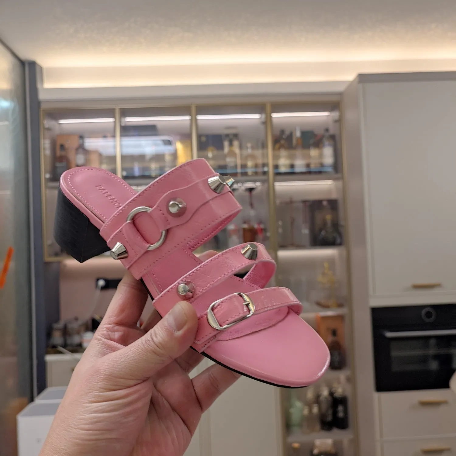 SANDALS IN SHEEPSKIN Balanciaga WAX-OIL STUDDED MEDIUM STRAPPY HEELED Dedicated support WEWAK PINK Easy-to-install