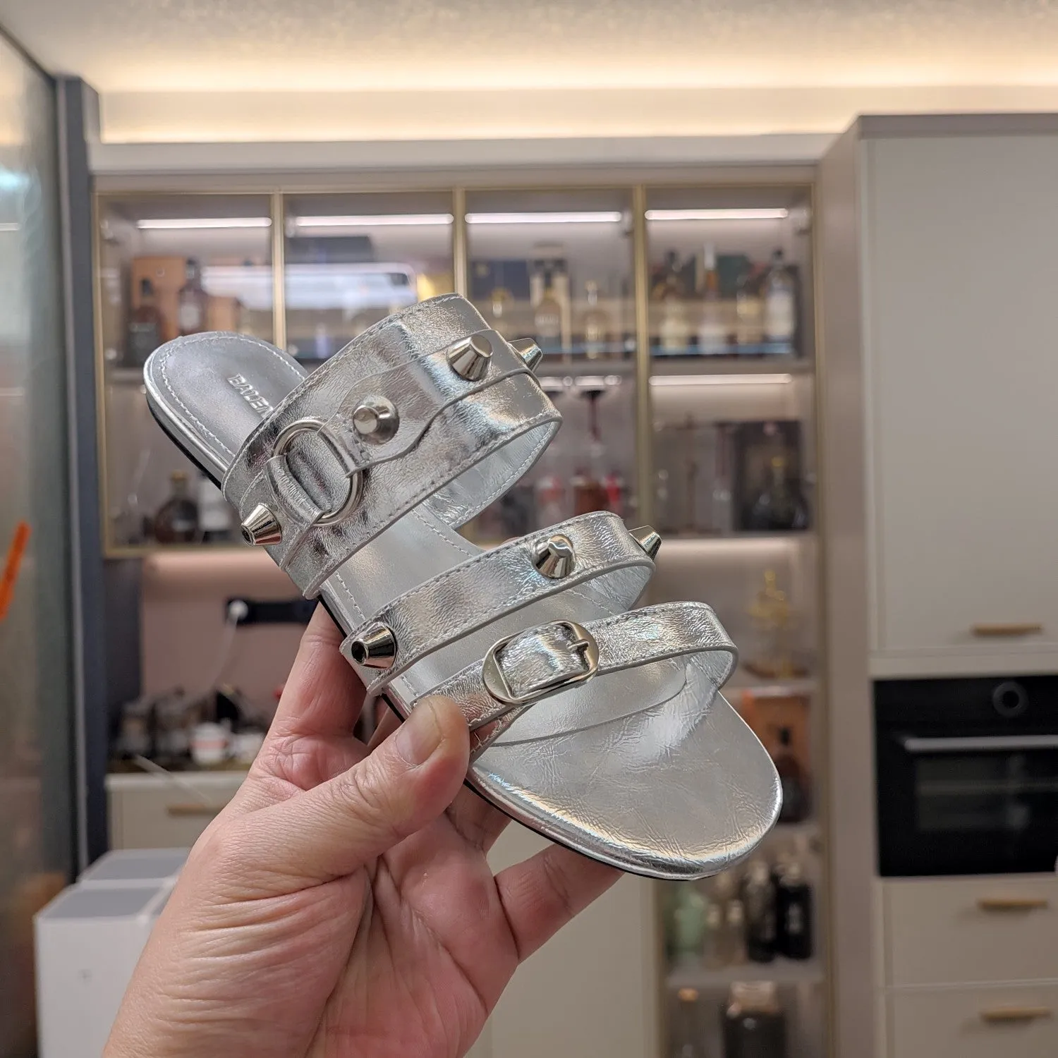 STRAPPY FLAT IN SILVER WAX-OIL Streamlined SANDALS SHEEPSKIN STUDDED Shipping guarantee Balanciaga