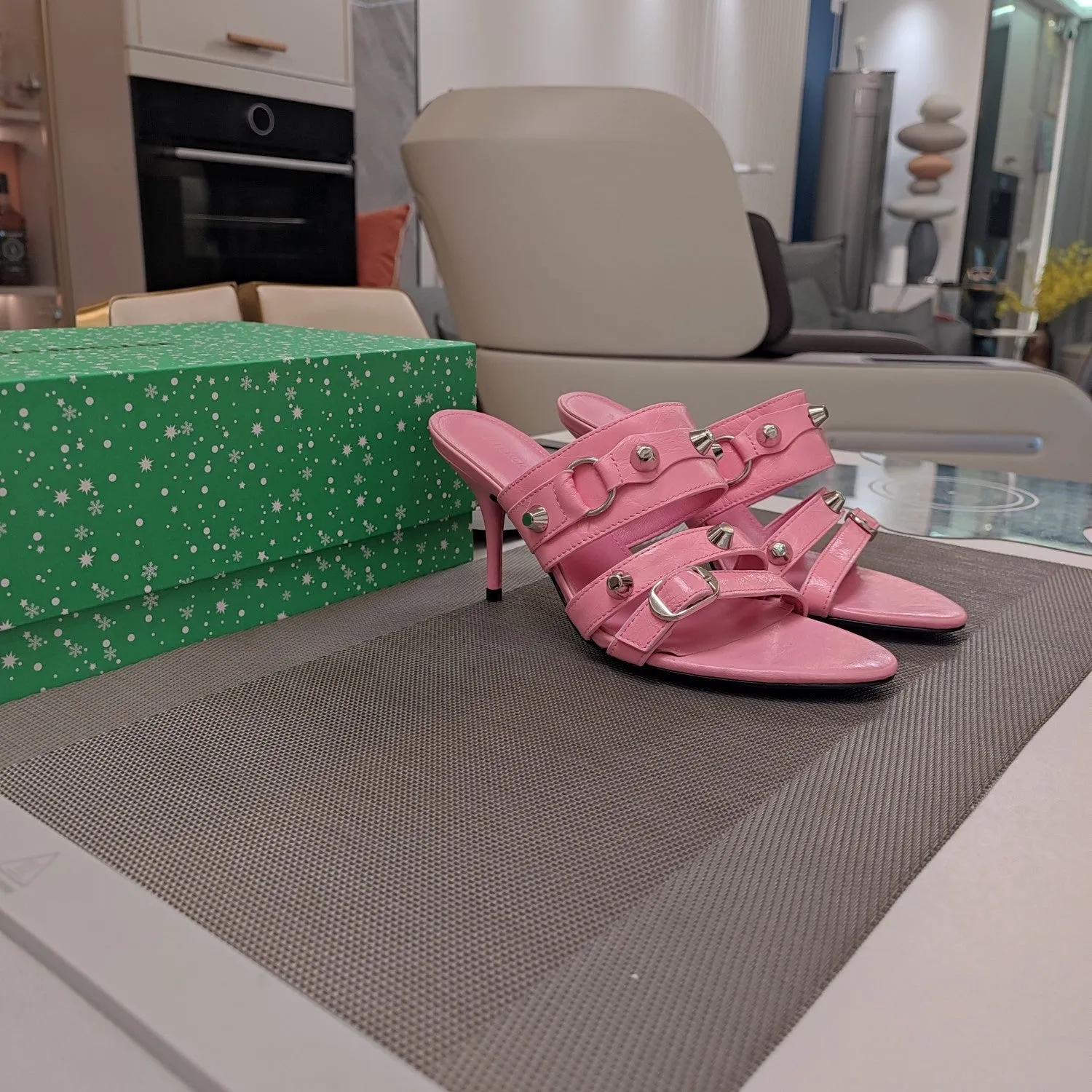 WEWAK SHEEPSKIN STUDDED Balanciaga Unique collection PINK STRAPPY SANDALS IN Excellent HIGH-HEELED WAX-OIL