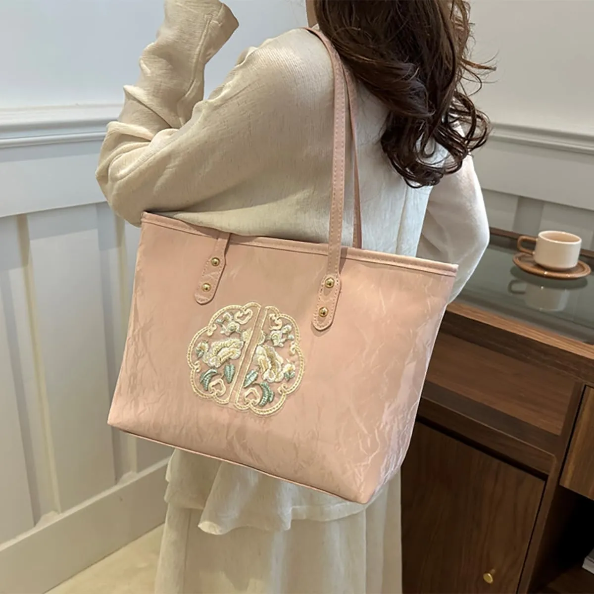 Women's Chinese embroidery handbag, vintage Hanfu crossbody bag for wallet, fashionable design for evening party